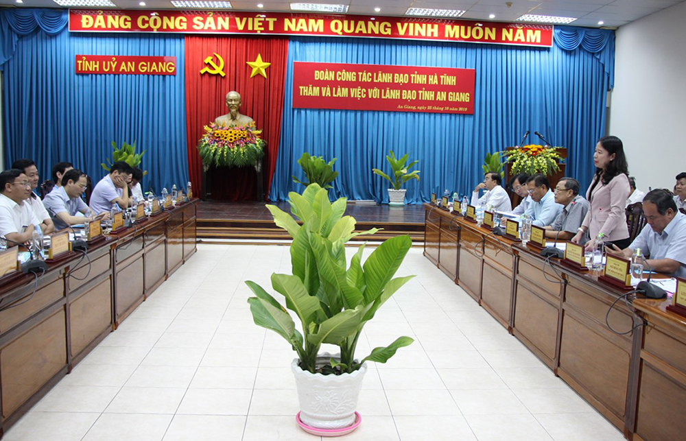 Lãnh đạo tỉnh Hà Tĩnh và An Giang tham quan mô hình sản xuất xoài ứng dụng tưới nhỏ giọt Netafim