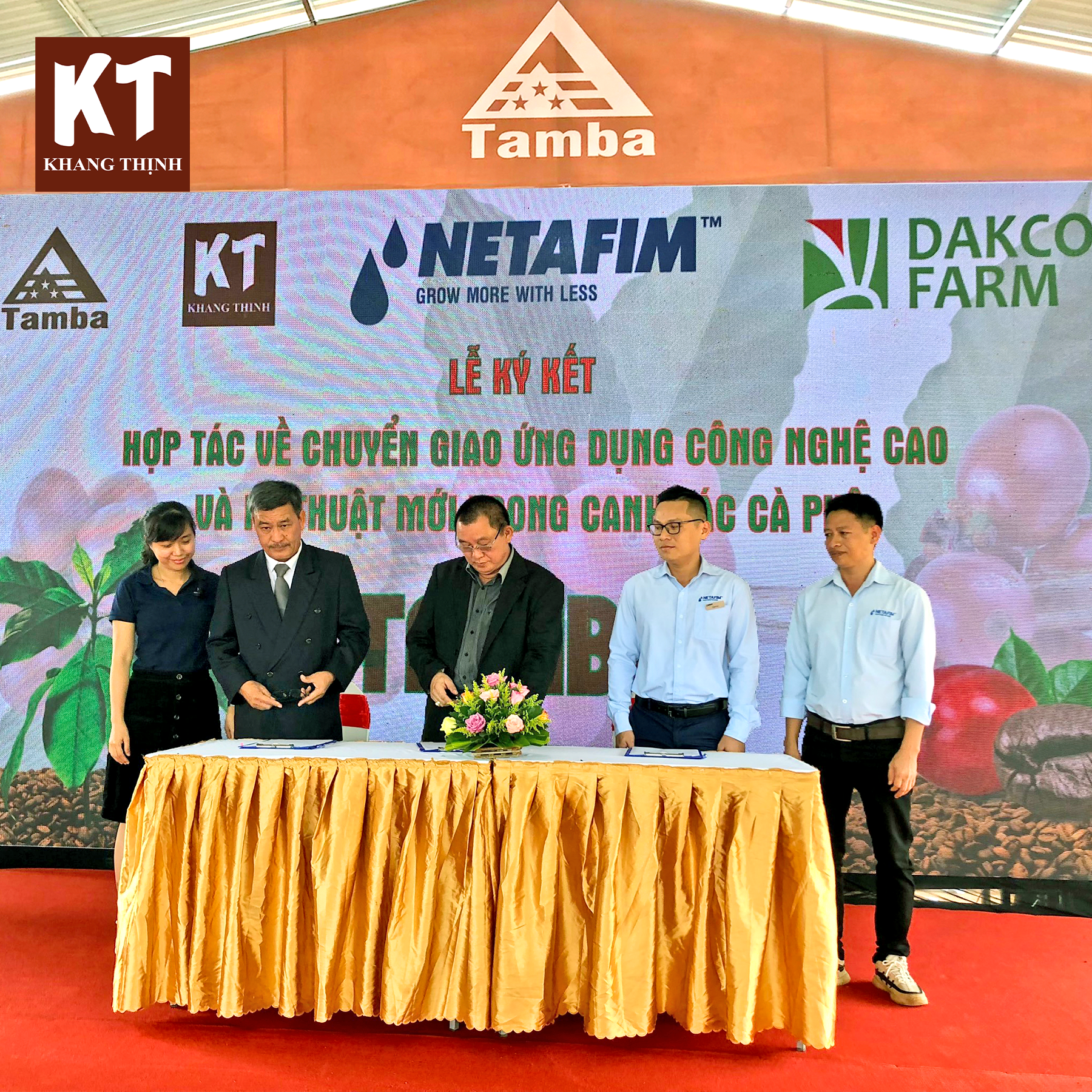 LỄ KÝ KẾT ” HỢP TÁC VỀ CHUYỂN GIAO ỨNG DỤNG TRONG CÔNG NGHỆ CAO VÀ KỸ THUẬT MỚI TRONG CANH TÁC CÀ PHÊ ”